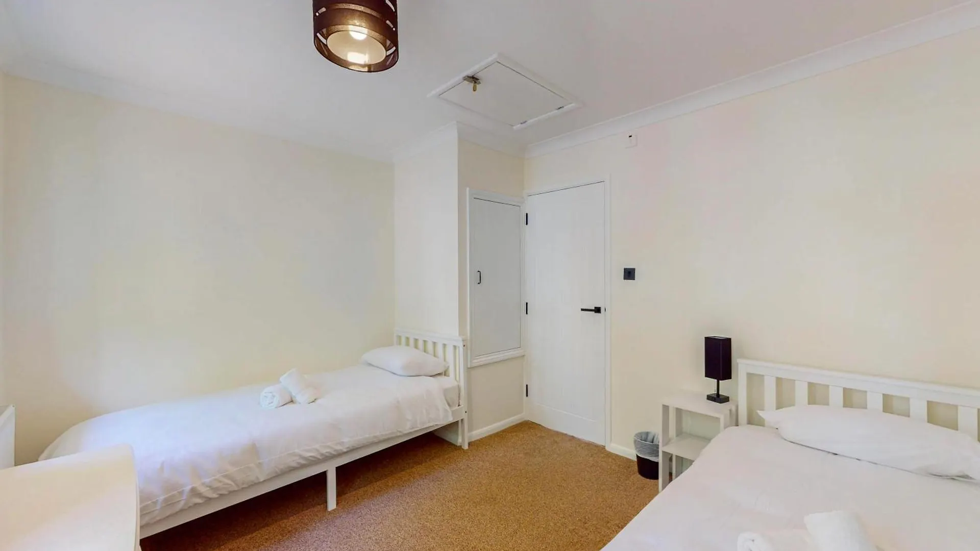 2 Bed With Garden & Free Parking Near The Thames Apartment London