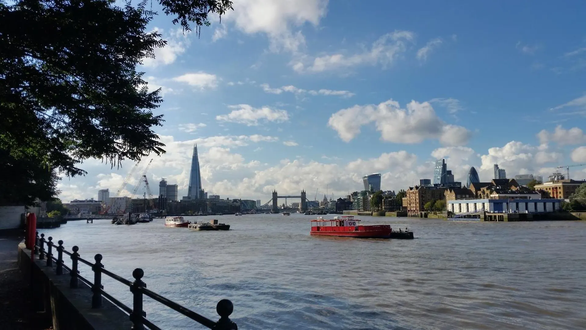 2 Bed With Garden & Free Parking Near The Thames Apartment London